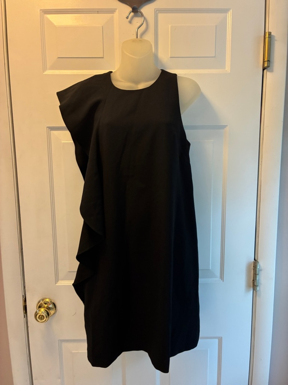 Chelsea28 Black One-Shoulder Ruffle Shift Dress